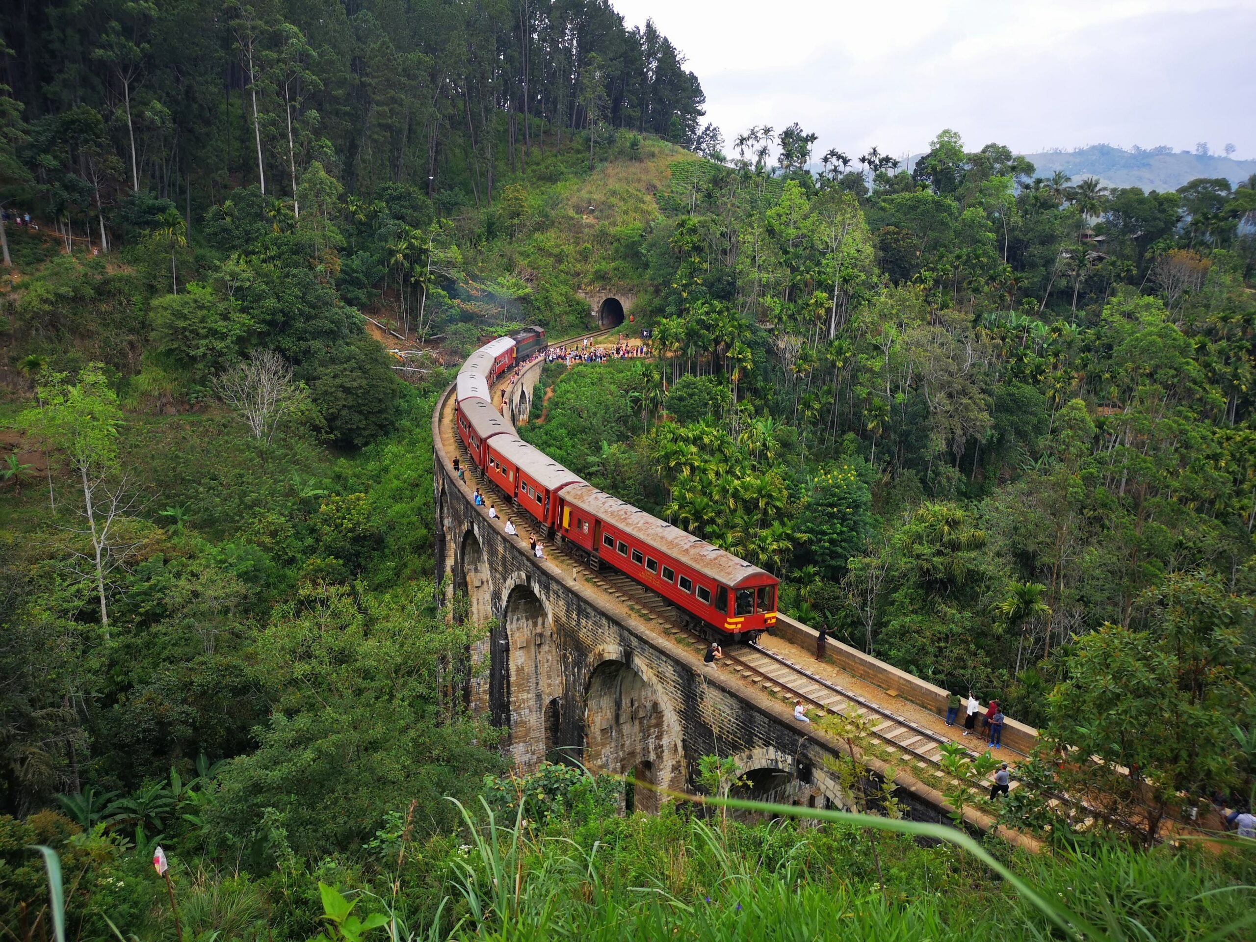 the train passing at best time to visit Sri Lanka